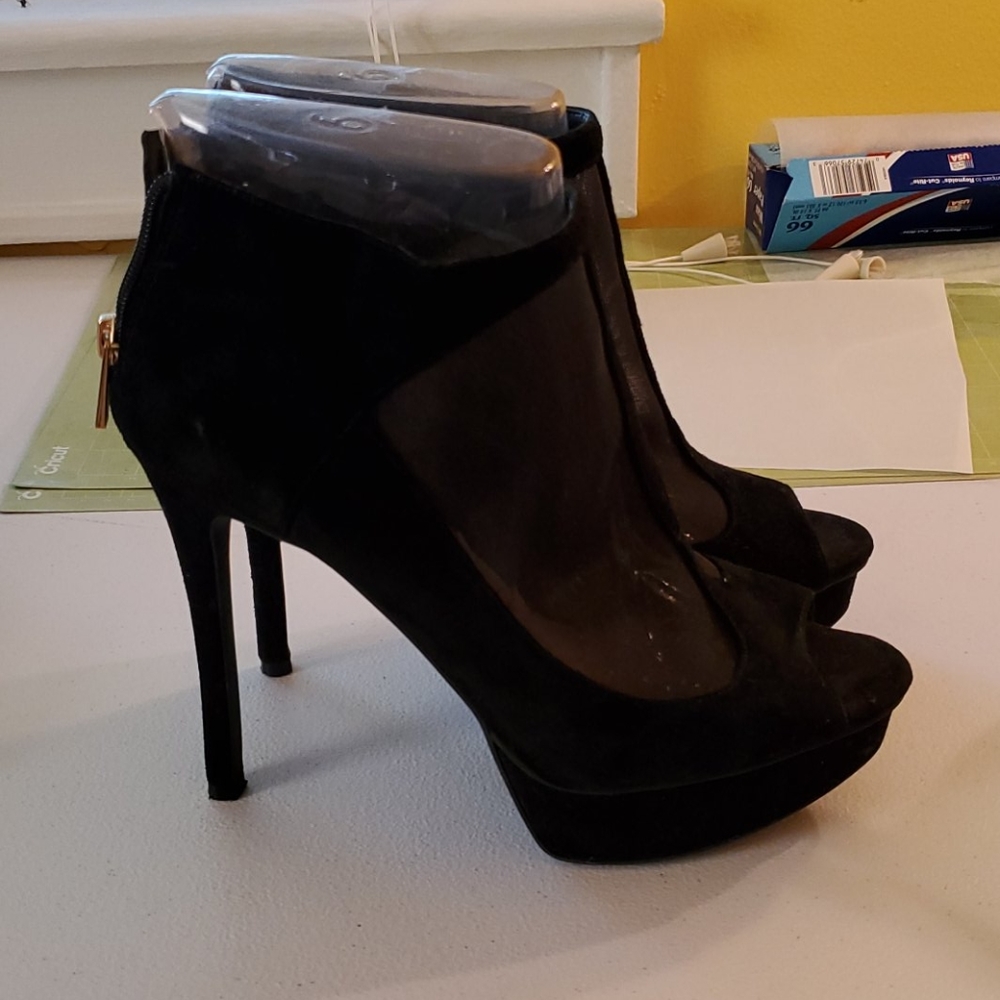 Shoes - Picture 2 of 3